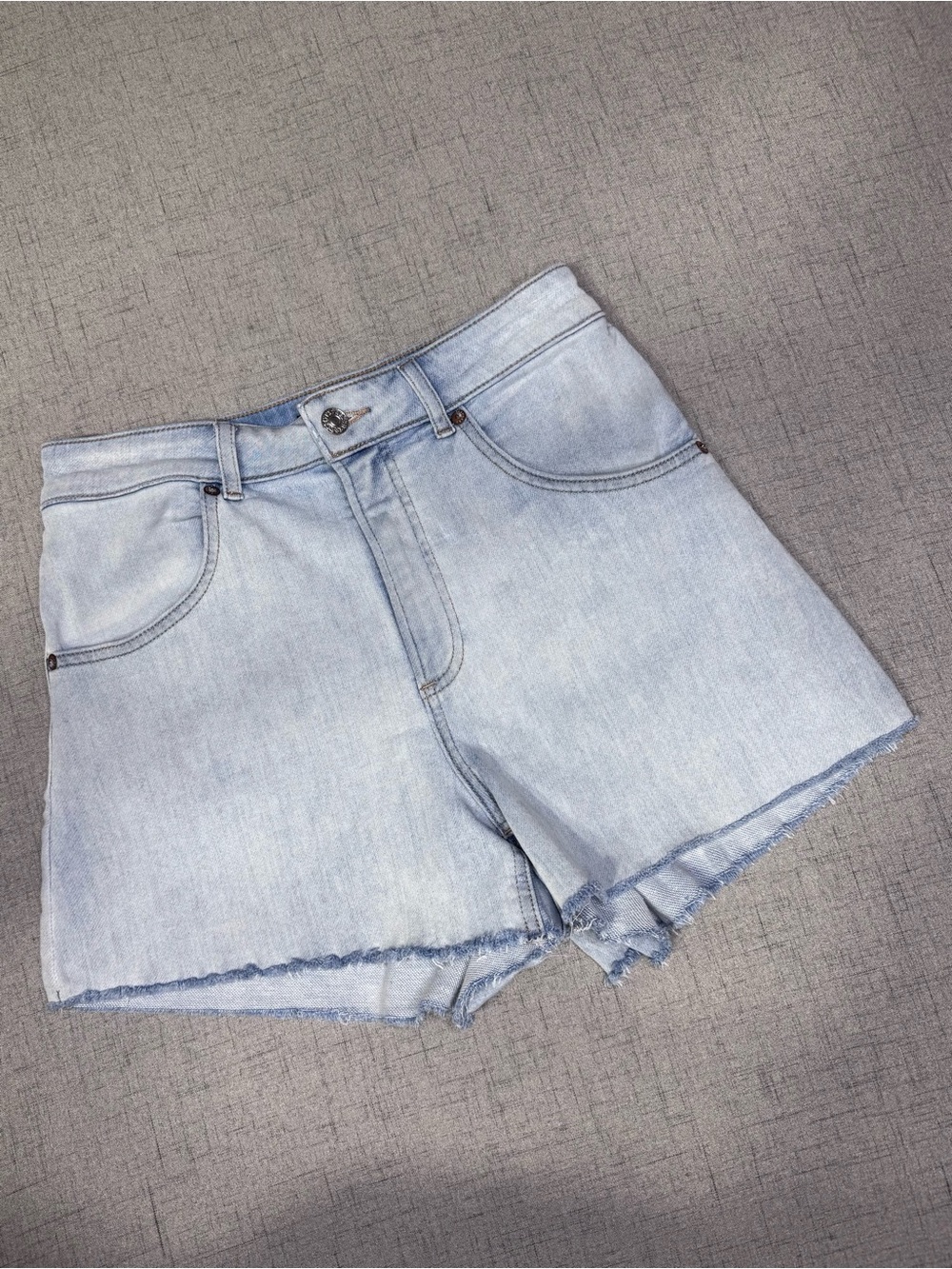 Express High Waisted Curvy Mom Jean Shorts  Light Wash Raw Hem 3” Inseam Size 6 - Picture 5 of 10